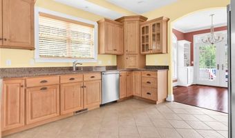 75 Wood St, Bristol, RI 02809