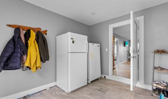 306 E Maple St, Beresford, SD 57004