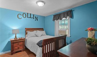 72 Winifred Ave, Warwick, RI 02889