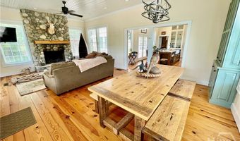 156 Lake Oglethorpe Dr, Arnoldsville, GA 30619