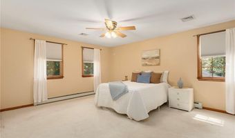 86 Wickham Rd, North Kingstown, RI 02852
