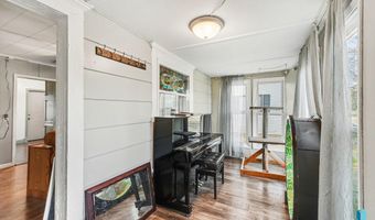 208 S 3rd St, Beresford, SD 57004