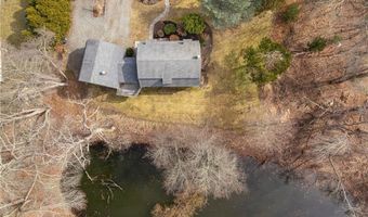 32 Tanglewood Trl, Narragansett, RI 02882