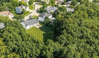 573 Castle Ridge Dr, Ballwin, MO 63021