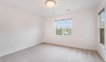 2925 N Knightsbridge Cir, Ann Arbor, MI 48105