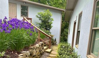 594 Hilltop Ln, Berkeley Lake, GA 30096