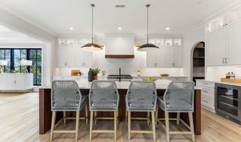 3556 N VALLEY St, Arlington, VA 22207