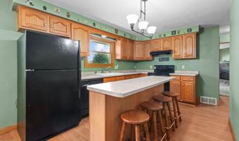 5730 W SANDRA Dr, Appleton, WI 54913