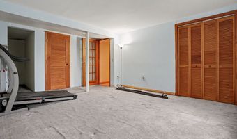 13 Governors Ln, Bethel, CT 06801