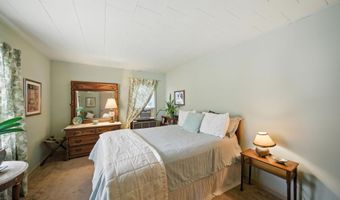 29 Park Ave, Belford, NJ 07718
