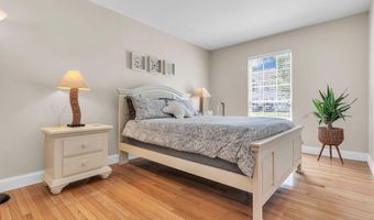 16 Shelli Ter, Barnegat, NJ 08005