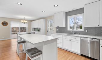 2411 N Champlain St, Arlington Heights, IL 60004