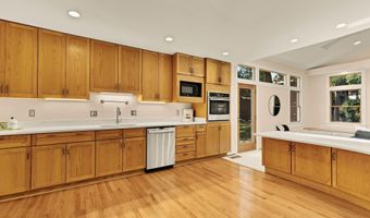 8407 GEORGIAN Way, Annandale, VA 22003