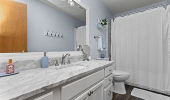 1422 Alderwood Dr, Altoona, IA 50009
