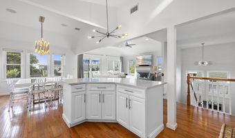 706 S BAY Ave, Beach Haven, NJ 08008