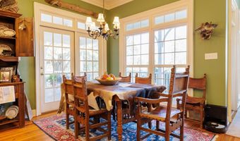 708 Town And Country Dr, Adel, GA 31620