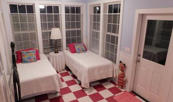 15 Meridian Rd, Beaufort, SC 29907