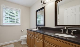 4 Hampshire Hills Dr, Bow, NH 03304