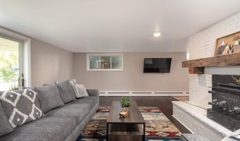 205 Westview Dr, Alma, MI 48801