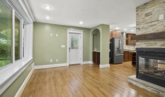 3903 IVYDALE Dr, Annandale, VA 22003