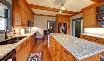 369 37th St, Astoria, OR 97103