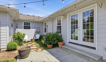1420 CENTER St, Albany, OR 97322