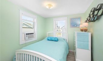 11 Woodruff St, Narragansett, RI 02882