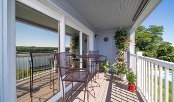 152 Crompton Ave 12, East Greenwich, RI 02818