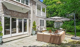 7 Florence Ave, Newport, RI 02840