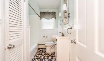 11 Bellevue Dr, Cranston, RI 02920