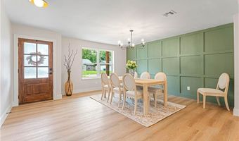 402 SW 11th St, Bentonville, AR 72712