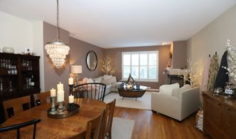 70 Woodcrest Ln 70, Danbury, CT 06810