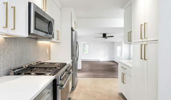 124 Minturn Pl, Bridgeport, CT 06606