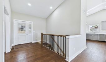 126 Woodland Hills Ct, Alton, IL 62002