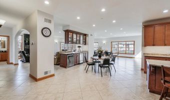 500 E Sherwood Dr, Addison, IL 60101