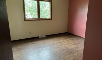 1813 Derian Dr, Aberdeen, SD 57401