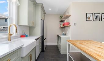 163 Bluff Ave, Cranston, RI 02905