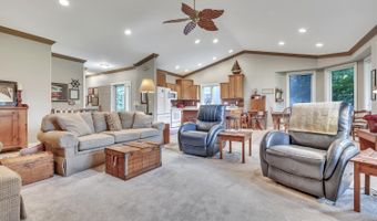 211 Emerald Meadows Dr, Arnolds Park, IA 51331