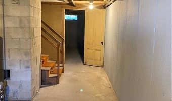 40 Aaron Ave Ave, Bristol, RI 02809