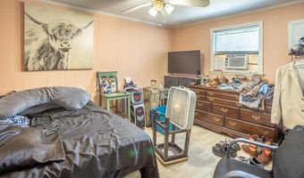 66 8th St, Apalachicola, FL 32320