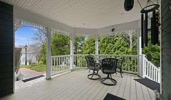 1 Victoria Dr, Amityville, NY 11701