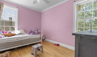 170 Red Oak Rd, Bridgeport, CT 06606