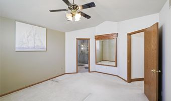 548 6th St NW, Altoona, IA 50009