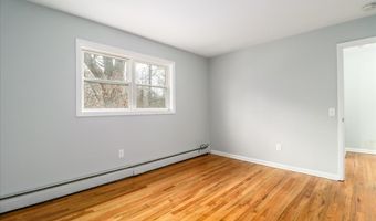 32 Pleasant St, Bethel, CT 06801