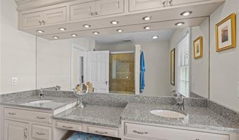 60 Ayrault St, Newport, RI 02840