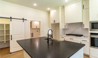 2 Scotch Broom Pl, Bella Vista, AR 72715