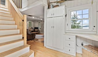 301 PRIDE FARM Rd, Falmouth, ME 04105