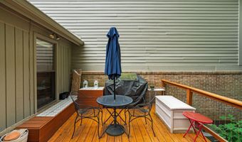 2202 Pine Grove Ct, Ann Arbor, MI 48103