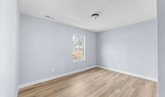 305 Crescent St, Aurora, MO 65605