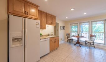 7041 CINDY Ln, Annandale, VA 22003